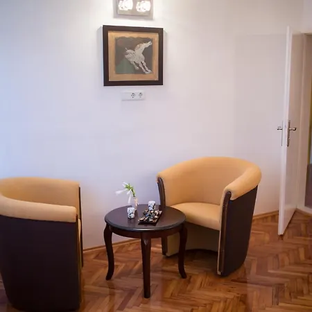 Pensión Apartman Nisa *
